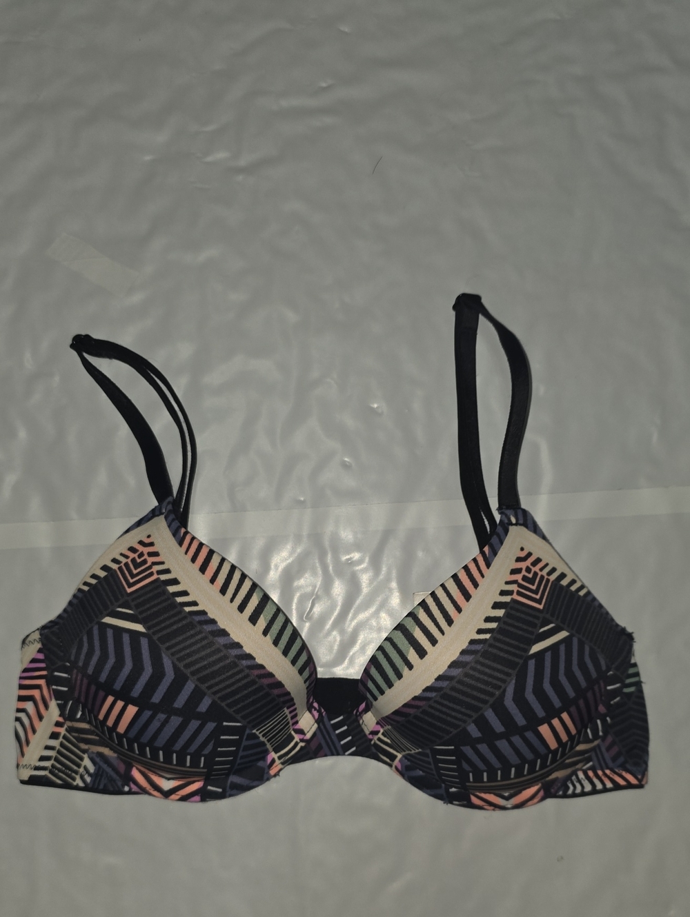 Victoria's Secret Navy, Cream & Pink Geometric Underwire Bra